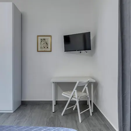 Civico 233 - Stanza Privata Parcheggio Colazione Bagni Condivisi Bed & Breakfast