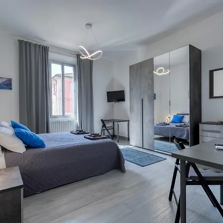 Civico 233 - Stanza Privata Parcheggio Colazione Bagni Condivisi Bed & Breakfast *