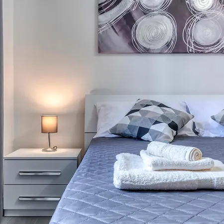 Civico 233 - Stanza Privata Parcheggio Colazione Bagni Condivisi Bed & Breakfast