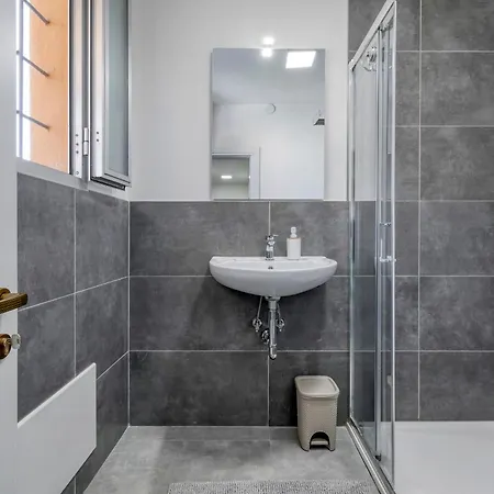 Civico 233 - Stanza Privata Parcheggio Colazione Bagni Condivisi Panzió