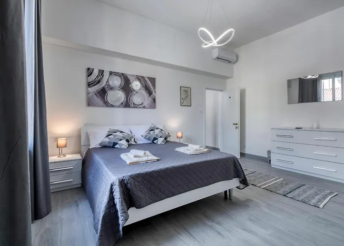 Civico 233 - Stanza Privata Parcheggio Colazione Bagni Condivisi 볼로냐