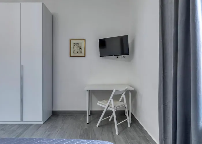 Civico 233 - Stanza Privata Parcheggio Colazione Bagni Condivisi B&B