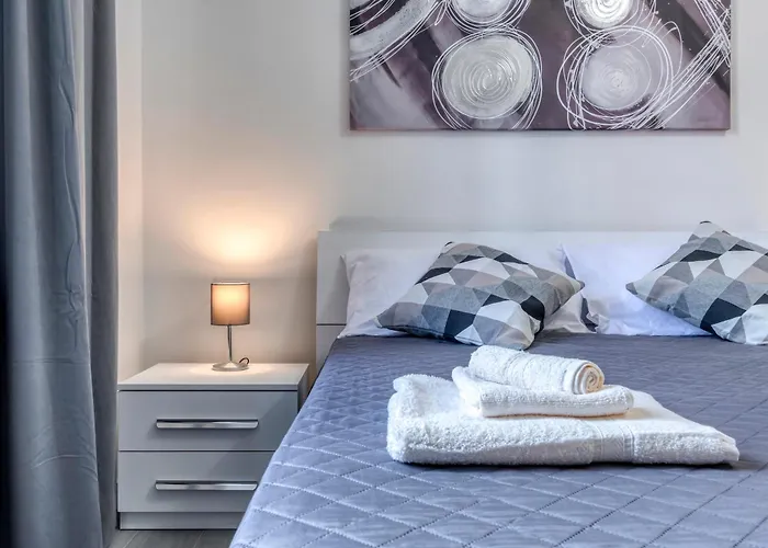 Civico 233 - Stanza Privata Parcheggio Colazione Bagni Condivisi B&B