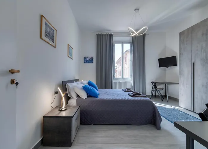 Civico 233 - Stanza Privata Parcheggio Colazione Bagni Condivisi B&B