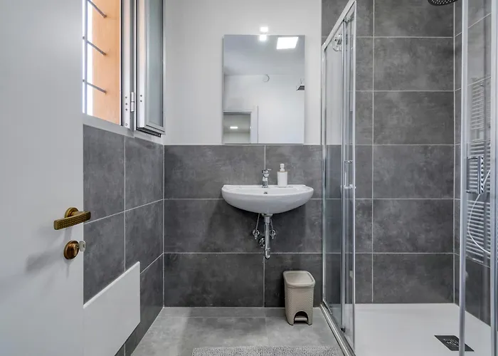 Civico 233 - Stanza Privata Parcheggio Colazione Bagni Condivisi B&B