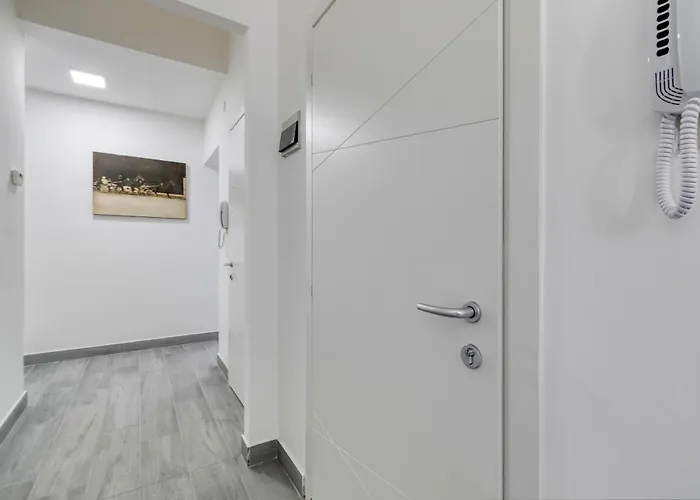 Civico 233 - Stanza Privata Parcheggio Colazione Bagni Condivisi B&B