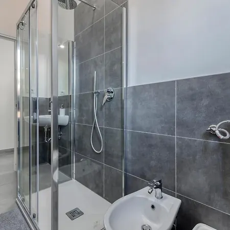 Bed & Breakfast Civico 233 - Stanza Privata Parcheggio Colazione Bagni Condivisi *