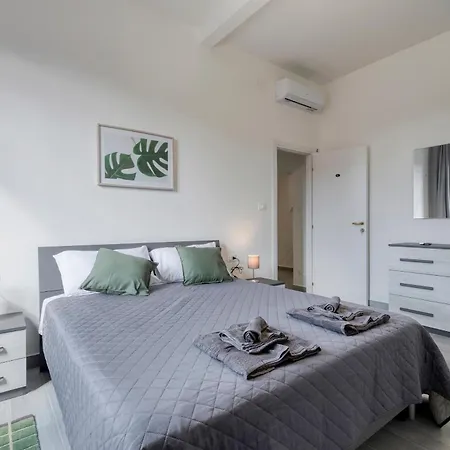 Bed & Breakfast Civico 233 - Stanza Privata Parcheggio Colazione Bagni Condivisi