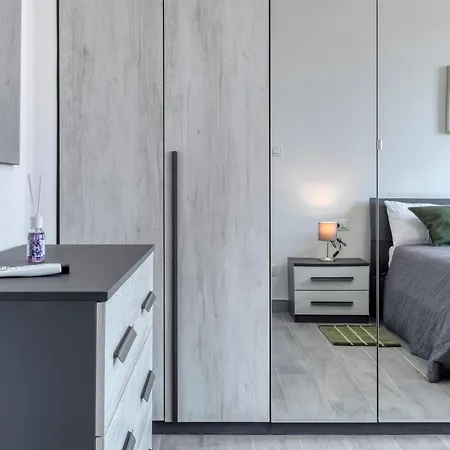 Civico 233 - Stanza Privata Parcheggio Colazione Bagni Condivisi *