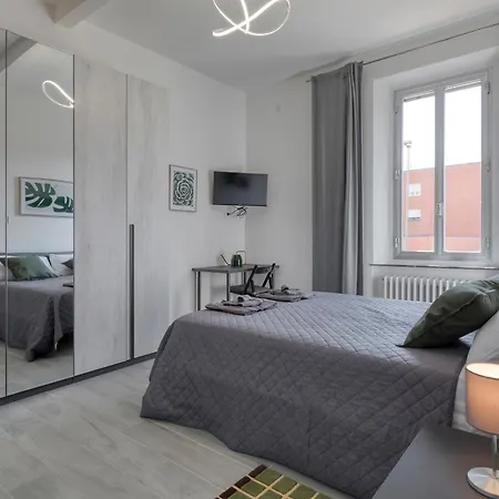 Civico 233 - Stanza Privata Parcheggio Colazione Bagni Condivisi Bed and Breakfast